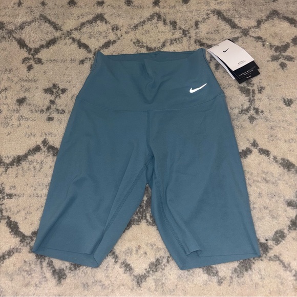 Nike Women's Zenvy Gentle-Support High-Waisted 8" Biker Shorts - Picture 6 of 9